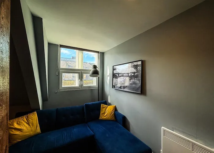 2 Bedroom Apartment In The Heart Of Newcastle - Spacious - Sleeps 7