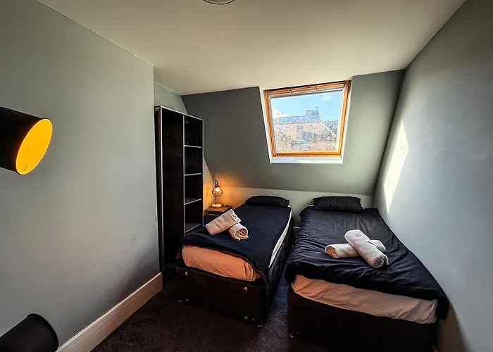 2 Bedroom Apartment In The Heart Of Newcastle - Spacious - Sleeps 7