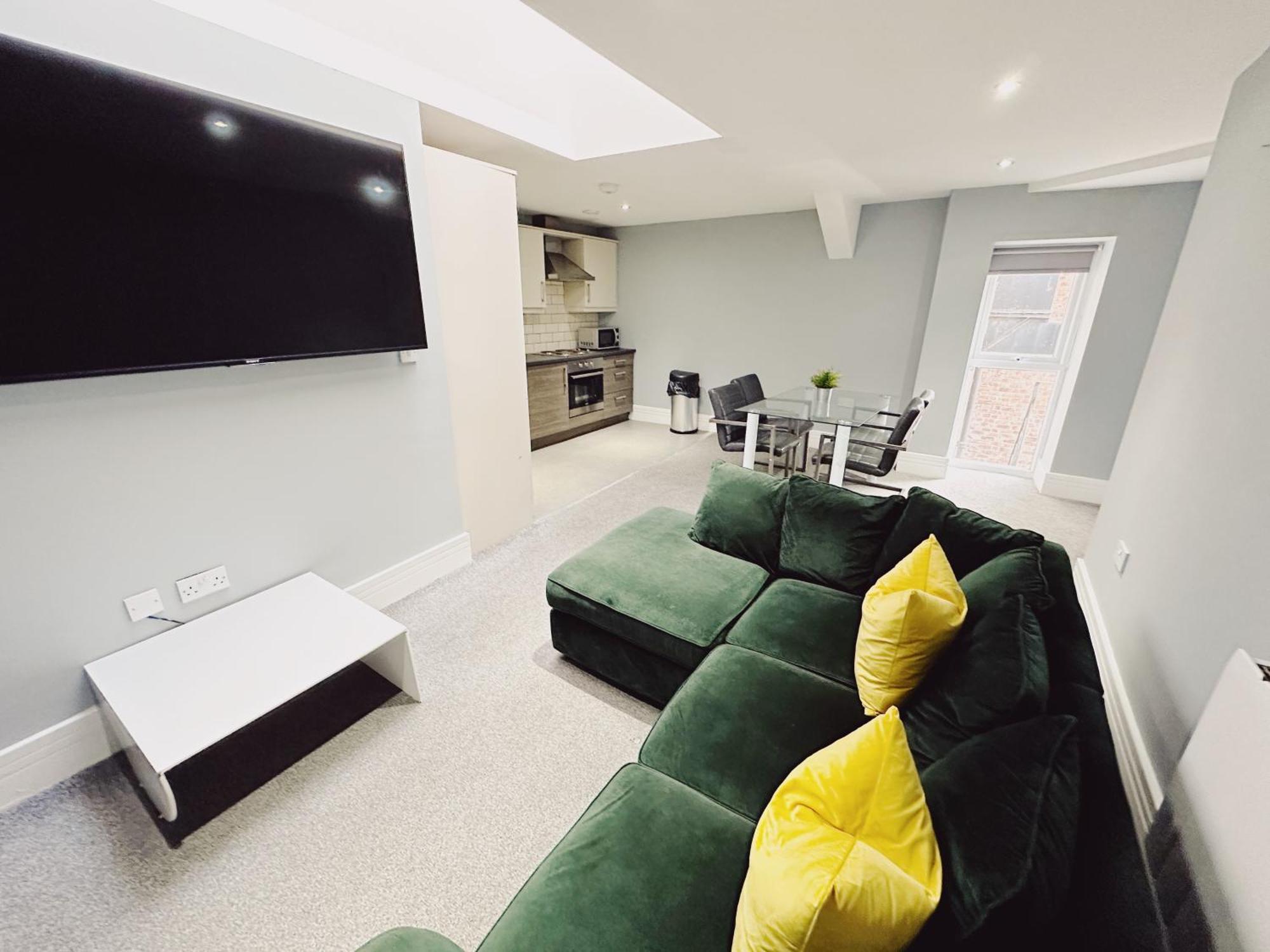 Apartment 2 Bedroom In The Heart Of - Spacious - Sleeps 7