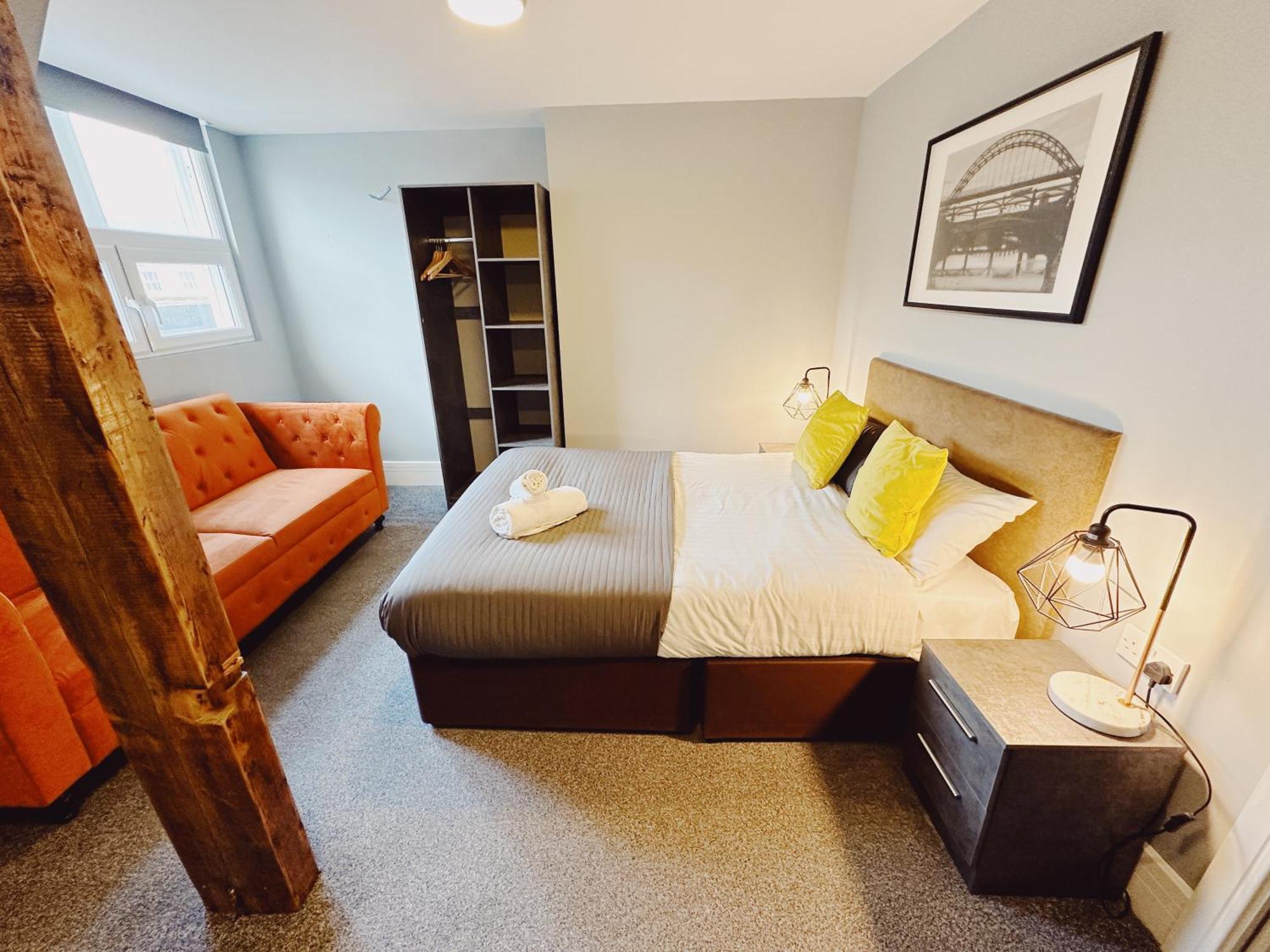 2 Bedroom In The Heart Of - Spacious - Sleeps 7 Apartment *
