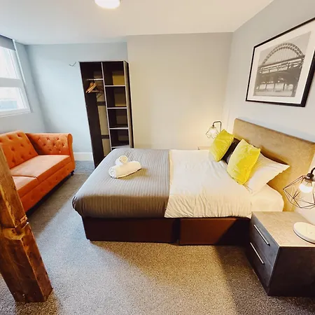 2 Bedroom Apartment In The Heart Of Newcastle - Spacious - Sleeps 7 Exterior photo